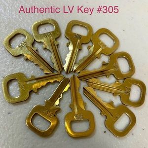 💯 Auth LV Spare Key #305